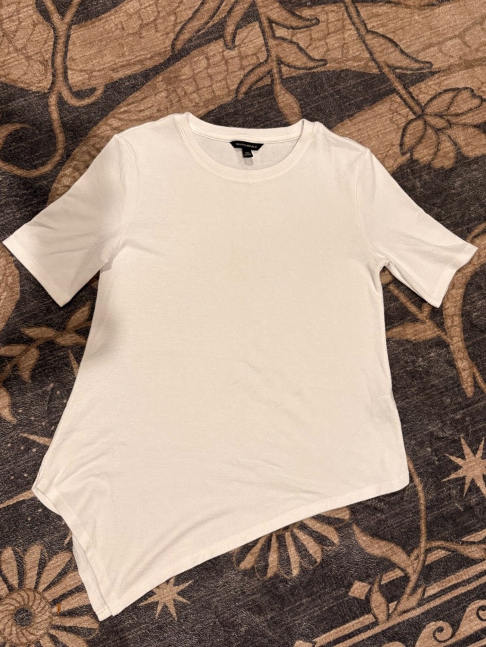 Banana Republic White Asymmetric Hem Knit Short Sleeve T-Shirt Size XS